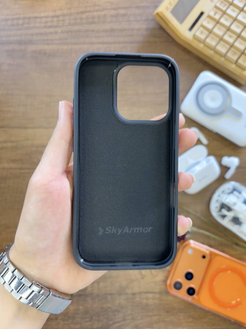 iPhone 16 Pro Uyumlu Kadife İç Yüzey Tasarımlı Taşlı Işıltılı Parlak Pırlanta Kılıf Dia Plus - 42