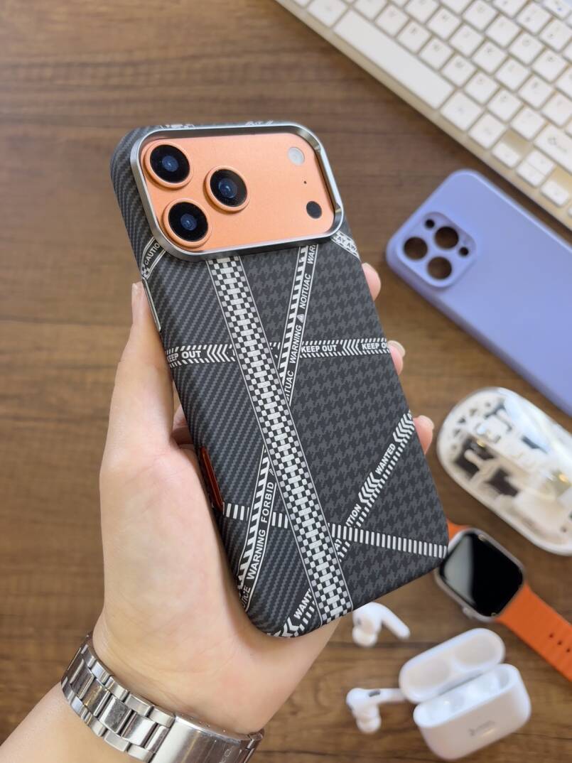 iPhone 17 Pro Uyumlu Premium Desenli Sert Magsafe Kılıf Kapak SOO-610 - 3